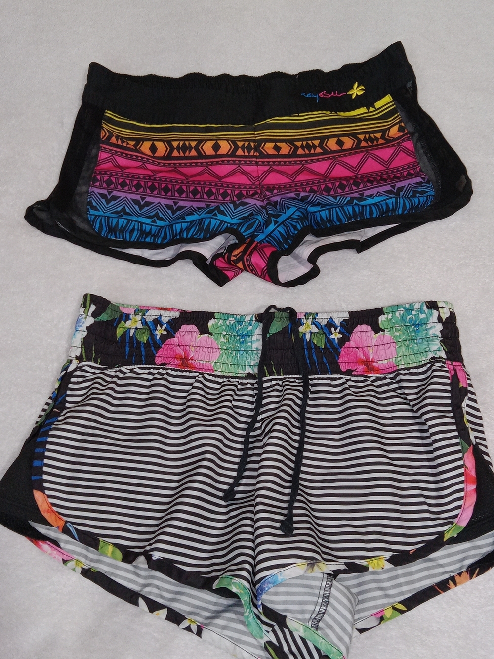 SO & Raya Sun Womens Shorts Bundle Size M Tropical Floral Tribal Athletic Beach